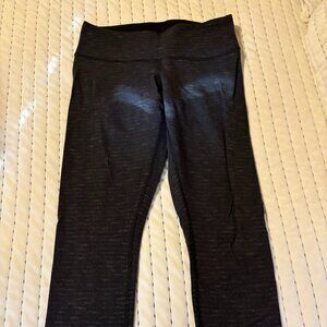 lululemon charcoal grey capris, size six